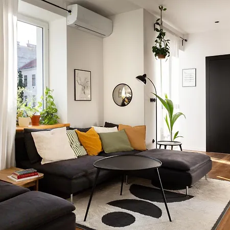 Evergreen - Old Town Spacious Stylish With Ac And One And A Half Bath, Baby & Kid- Friendly * Bratislava