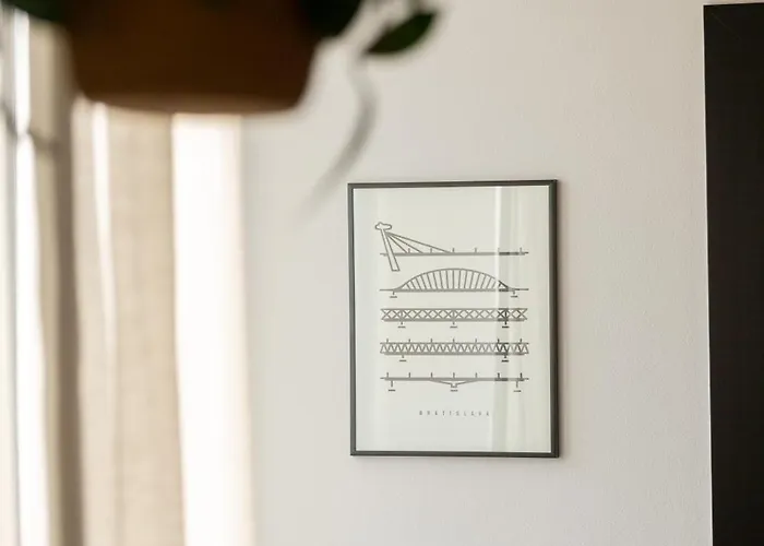 Evergreen - Design & Spacious Old Town With Ac, 1,5 Bath, Family-friendly 브라티슬라바